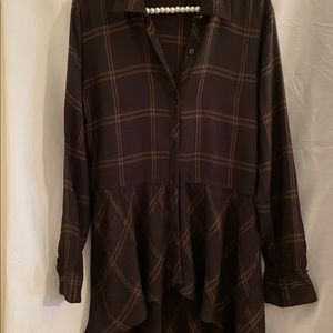 Long sleeve short to long great looking blouse size L